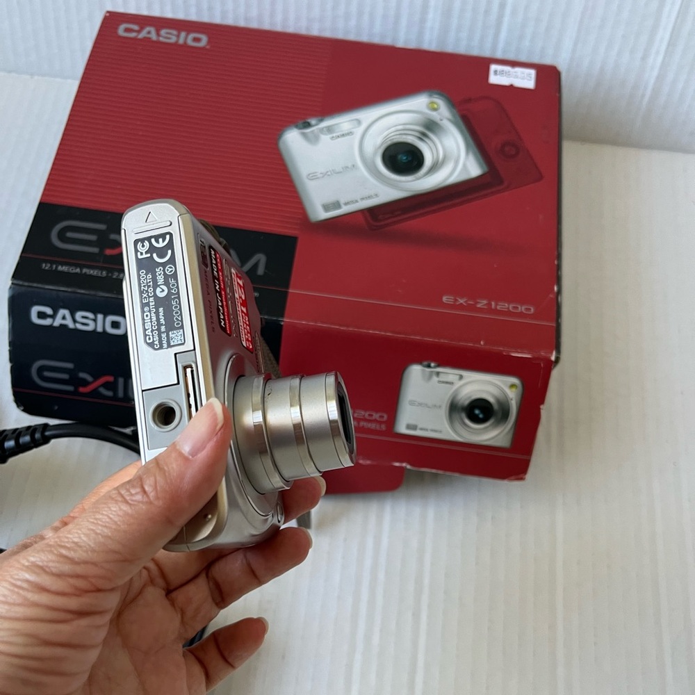 Casio Exilim Ex-Z1200 Compact Digital Camera Tested Silver  Charger Battery
